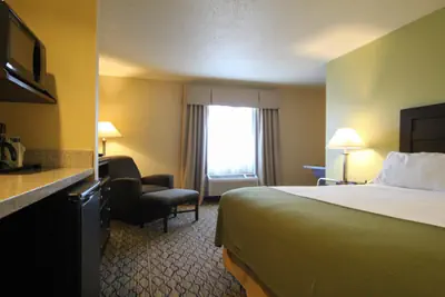 Photo 2 - Holiday Inn Express & Suites Chicago-Libertyville by IHG