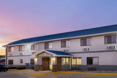 Photo 5 - Super 8 by Wyndham Danville
