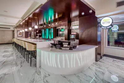 Photo 5 - Holiday Inn Kansas City - Downtown by IHG
