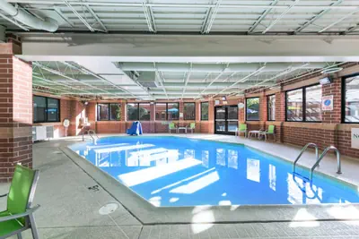 Photo 2 - Holiday Inn Express Naperville by IHG