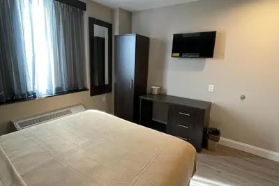 Photo 3 - Royal Hotel Bronx