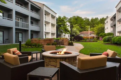 Photo 2 - Courtyard by Marriott Lincroft Red Bank
