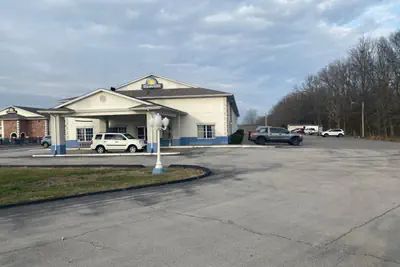 Photo 2 - Days Inn by Wyndham Perryville MO