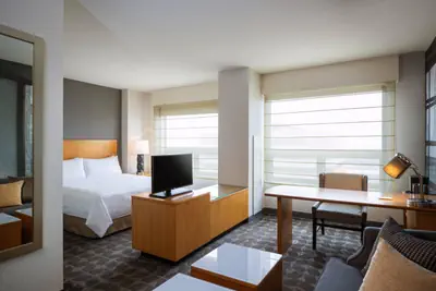 Photo 3 - Renaissance Chicago O'Hare Suites Hotel