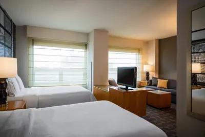 Photo 4 - Renaissance Chicago O'Hare Suites Hotel
