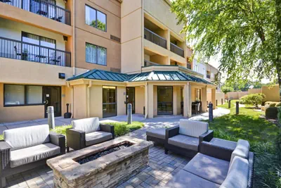 Photo 4 - Courtyard by Marriott Dalton