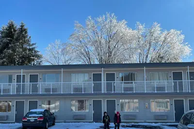 Photo 3 - Lake Logan Inn