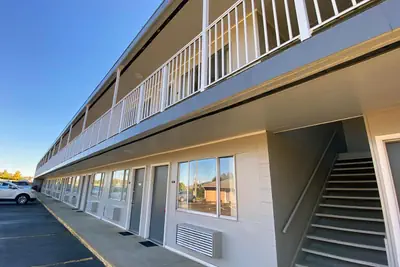 Photo 4 - Lake Logan Inn
