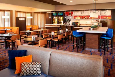 Photo 4 - Courtyard by Marriott Rockford