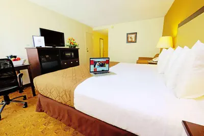 Photo 4 - Village Inn Clemmons-Winston Salem, Trademark by Wyndham