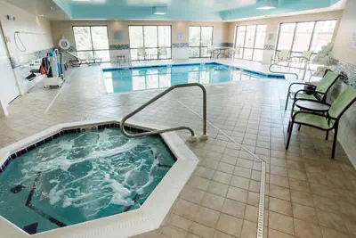 Photo 2 - Courtyard by Marriott Hickory