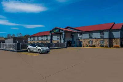 Photo 2 - Quality Inn Fort Payne