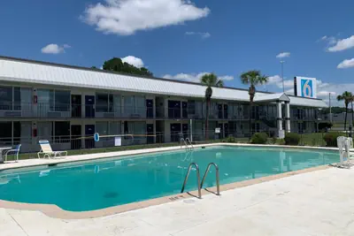 Photo 2 - Motel 6-Tifton, GA