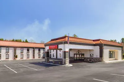 Photo 2 - Ramada by Wyndham Hendersonville