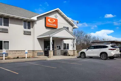Photo 3 - Econo Lodge Inn & Suites Canandaigua - Finger Lakes Area