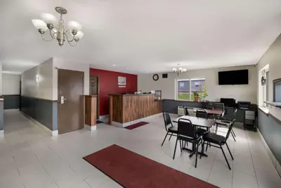 Photo 4 - Econo Lodge Inn & Suites Canandaigua - Finger Lakes Area