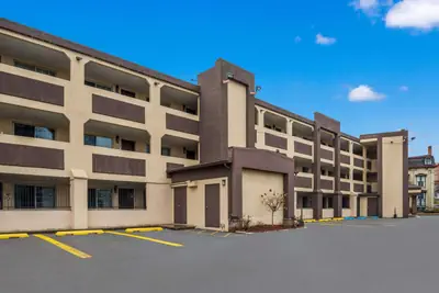 Photo 5 - Clarion Pointe Syracuse Downtown