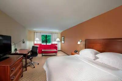 Photo 3 - DoubleTree by Hilton Manhattan, KS