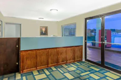 Photo 3 - Days Inn by Wyndham Hannibal