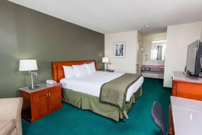 Photo 4 - Days Inn by Wyndham Hannibal