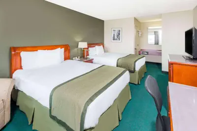 Photo 5 - Days Inn by Wyndham Hannibal