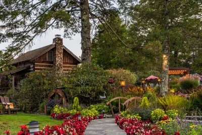 Photo 3 - Azalea Garden Inn