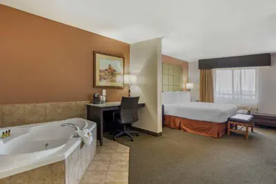 Photo 4 - Best Western Plus Country Inn & Suites