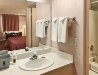 Photo 5 - Americas Best Value Inn Tucker