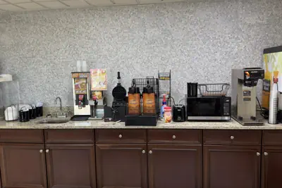 Photo 3 - Days Inn By Wyndham Lexington-Columbia