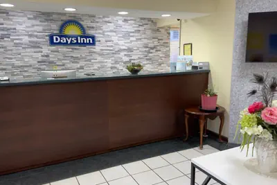 Photo 4 - Days Inn By Wyndham Lexington-Columbia