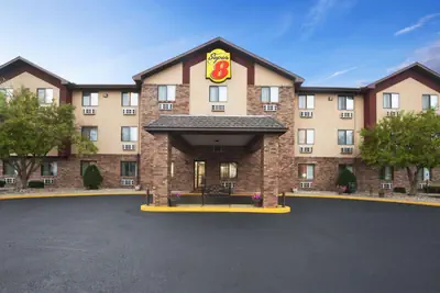 Photo 2 - Super 8 by Wyndham Peoria