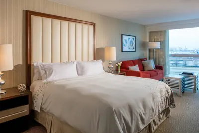 Photo 5 - Renaissance Newark Airport Hotel