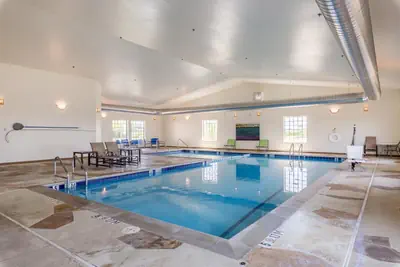 Photo 4 - Comfort Suites Burlington