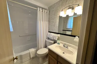 Photo 4 - Azalea Garden Inn