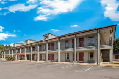Photo 2 - Red Roof Inn Jasper