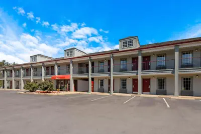 Photo 3 - Red Roof Inn Jasper