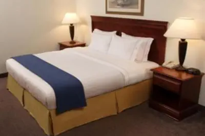 Photo 3 - Holiday Inn Express Newton by IHG