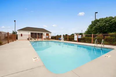 Photo 3 - Super 8 by Wyndham Garner/Clayton/Raleigh