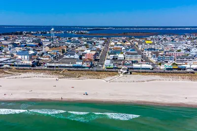 Photo 4 - Boardwalk Sand & Surf Beach Hotel Oceanfront