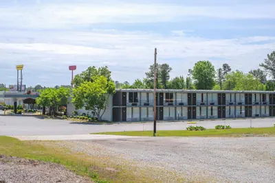 Photo 2 - Masters Inn Selma Smithfield I-95 By OYO
