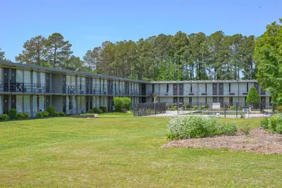 Photo 4 - Masters Inn Selma Smithfield I-95 By OYO