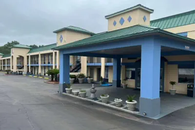 Photo 2 - Days Inn by Wyndham Greenville