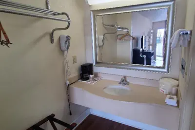 Photo 2 - Red Roof Inn Tifton