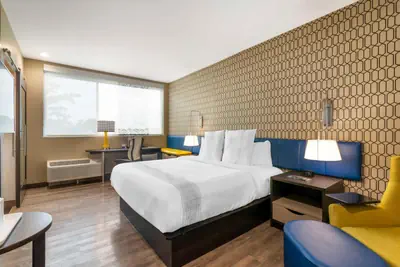 Photo 2 - GLo Best Western Pooler - Savannah Airport Hotel