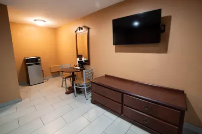 Photo 4 - Americas Best Value Inn and Suites Siloam Springs