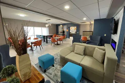 Photo 4 - La Quinta Inn & Suites by Wyndham Fayetteville I-95