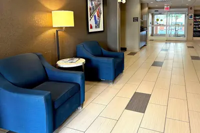 Photo 4 - Charlotte Suites by IHG