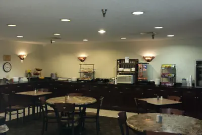 Photo 5 - Ramada by Wyndham Bettendorf