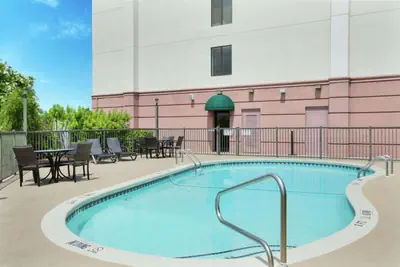 Photo 5 - Hampton Inn Columbus-North
