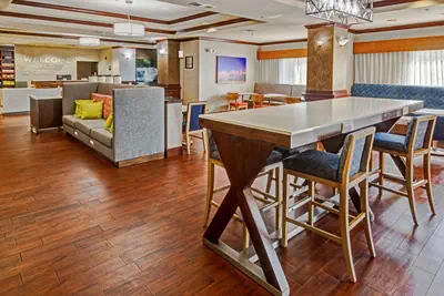 Photo 3 - Hampton Inn Van Buren